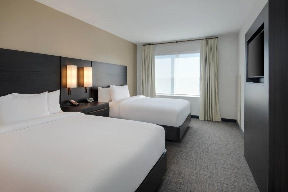 One-Bedroom Queen Suite interior
